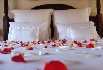 decorate a romantic room